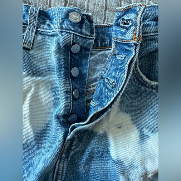 Vintage Levi’s Denim shorts distressed 28 - Picture 4 of 7